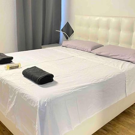 Low-Cost Teatro Romano Apartment Verona Bagian luar foto