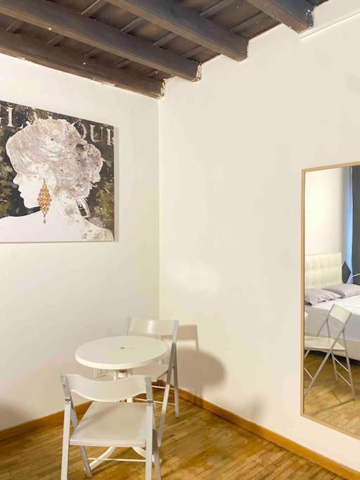 Low-Cost Teatro Romano Apartment Verona Bagian luar foto