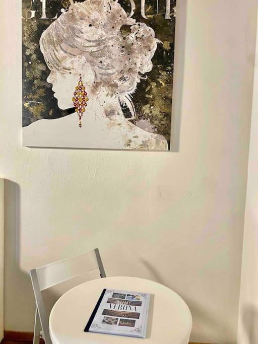 Low-Cost Teatro Romano Apartment Verona Bagian luar foto